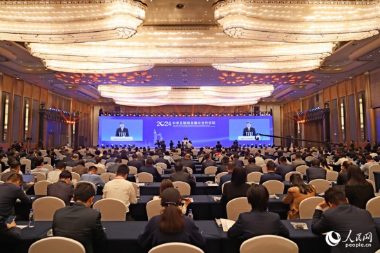  開幕式在廈門國際會(huì)議中心舉行。人民網(wǎng)記者 陳博攝