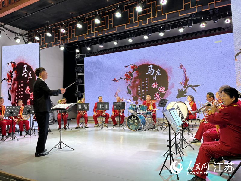 馬莊農(nóng)民樂團(tuán)在排練節(jié)目。人民網(wǎng) 李子佩攝