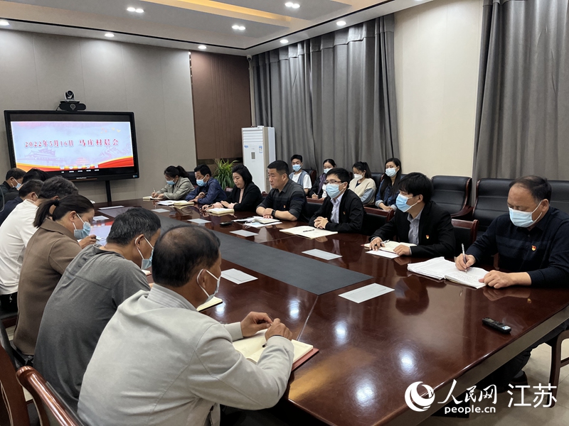 馬莊村以晨會(huì)開啟一天的工作。人民網(wǎng) 閆峰攝