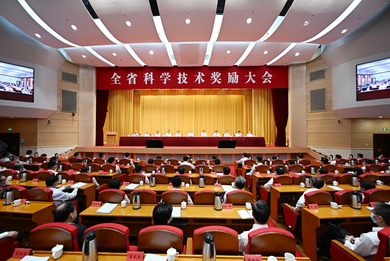 圖為江蘇省科學(xué)技術(shù)獎勵大會現(xiàn)場。吳勝攝