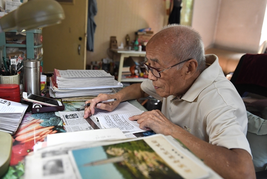 劉萬舉撰寫學(xué)黨史心得筆記。 受訪者供圖