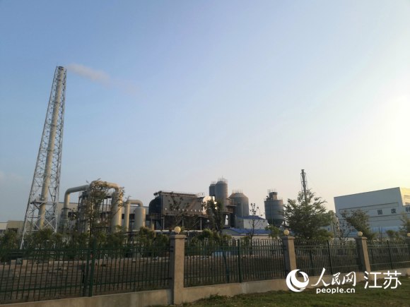 此次被當(dāng)?shù)鼐用穹从硰U氣刺鼻的企業(yè)。 人民網(wǎng) 張玉峰攝