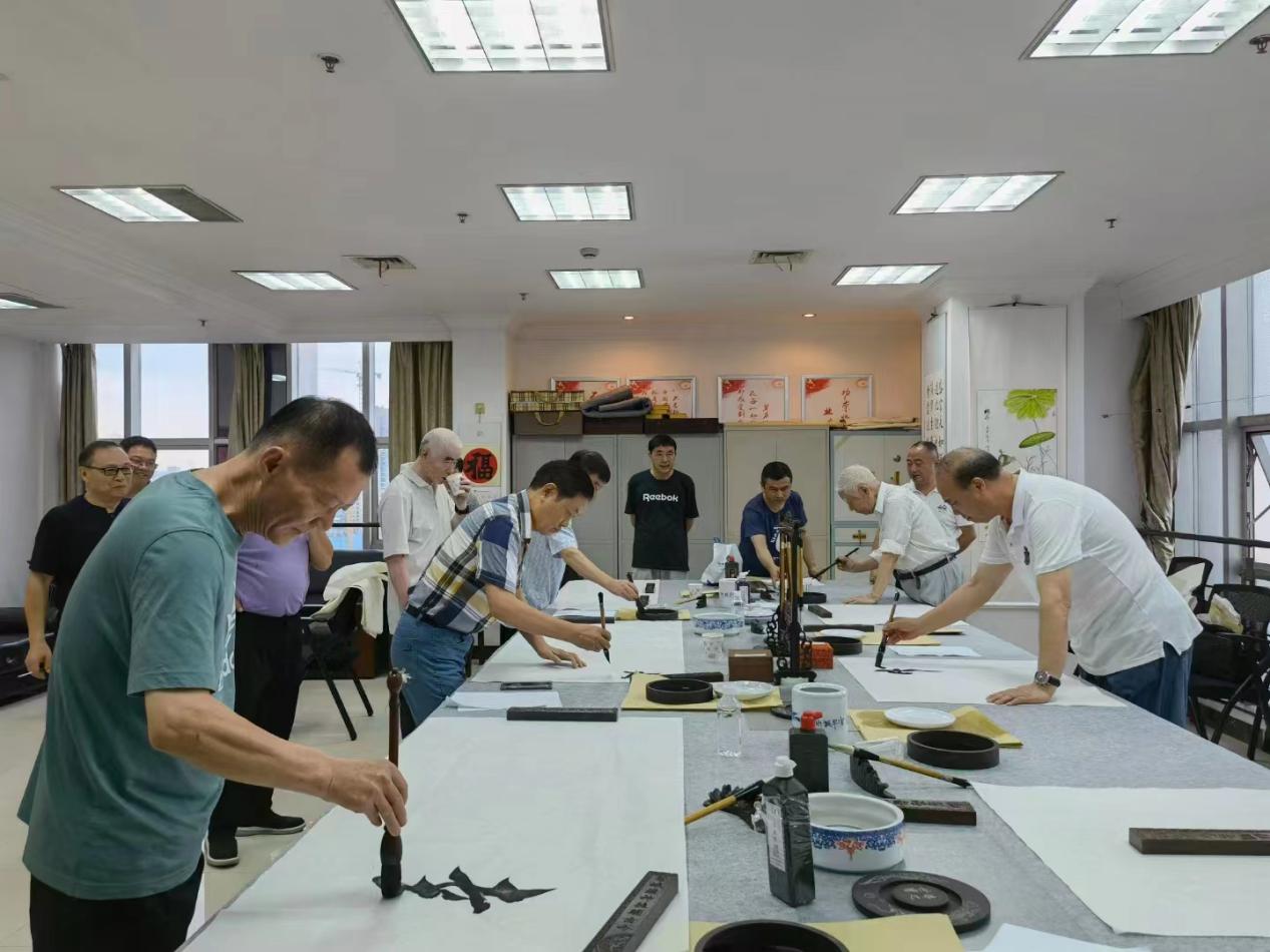 書畫作品創(chuàng)作交流活動(dòng)。鄧慧芳攝