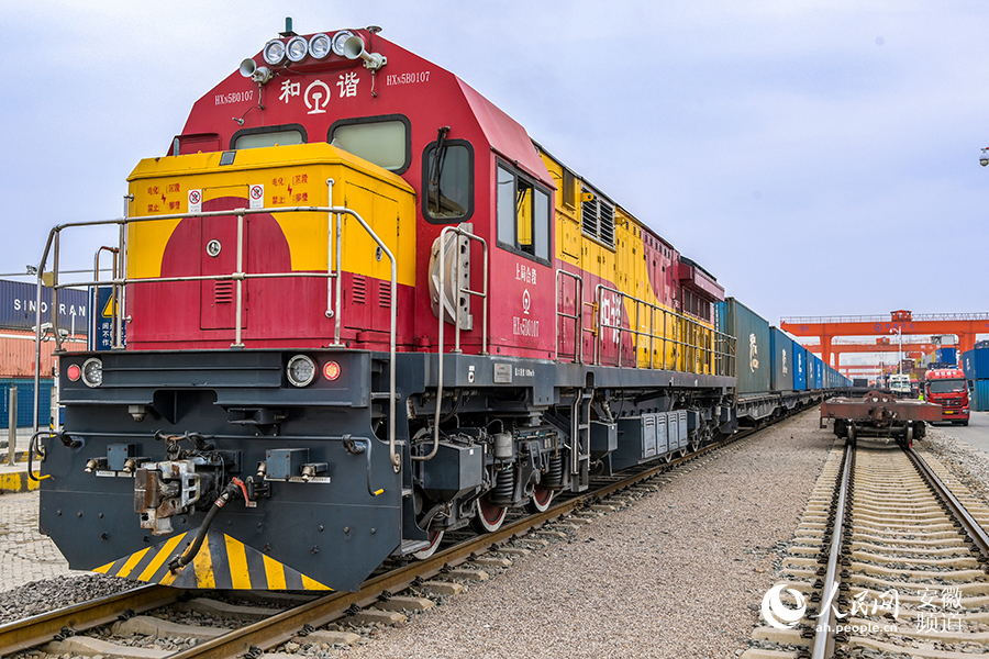 合肥中歐班列整裝待發(fā)。人民網(wǎng)記者 苗子健攝