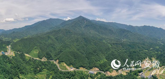 大別山旅游扶貧快速通道。人民網(wǎng) 陳若天攝