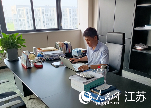 江蘇海安市2021年引進的高端人才朱涼偉博士。人民網(wǎng)記者 王繼亮攝