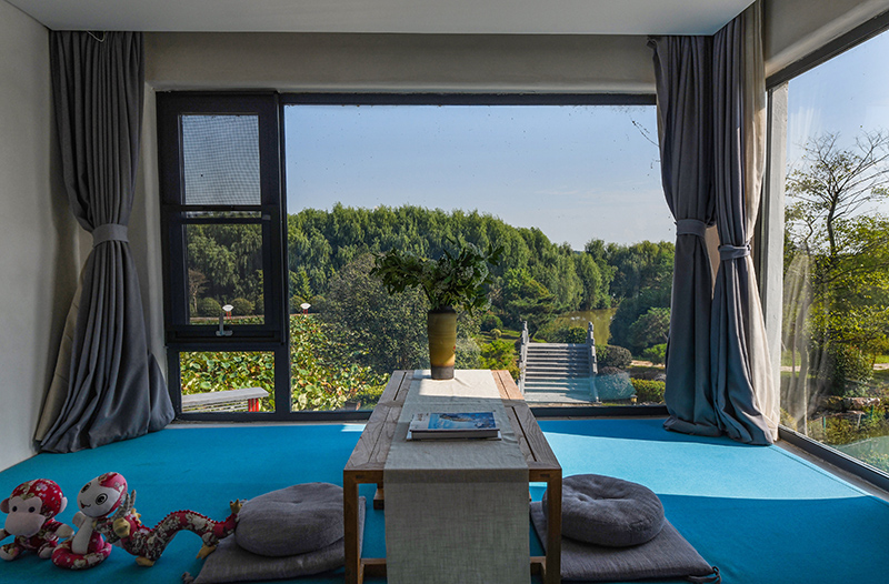 位于四頂山腳下的四頂山居，推窗見景，望山親水。吳芳攝