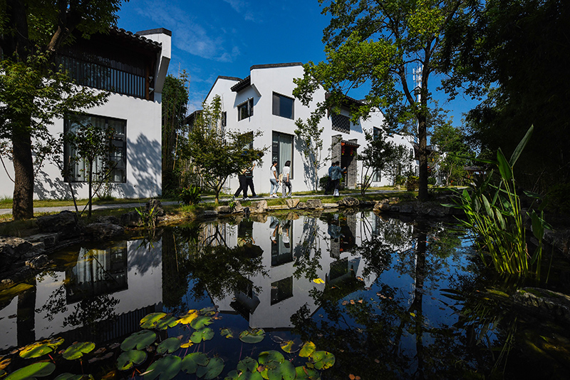 畈塘民宿群保留了江淮建筑的傳統(tǒng)風(fēng)格。吳芳攝