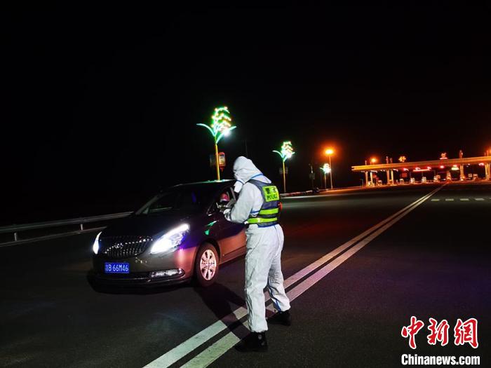 “90后”特警延遲婚期走向抗疫戰(zhàn)場(chǎng)：擊退疫情再團(tuán)圓