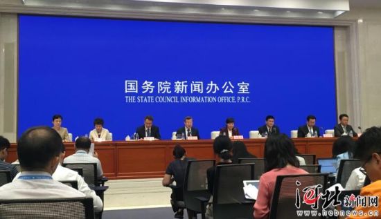8月26日，國務(wù)院新聞辦召開國務(wù)院政策例行吹風(fēng)會。圖為吹風(fēng)會現(xiàn)場。 記者李巍攝