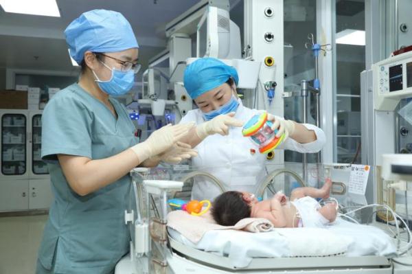 走近“天使”的真實(shí)生活：是護(hù)士，也是“戰(zhàn)士”