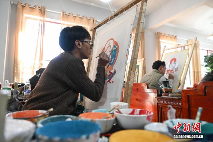 284名能工巧匠競(jìng)逐“工巧杯”西藏傳統(tǒng)工藝綻放新光彩