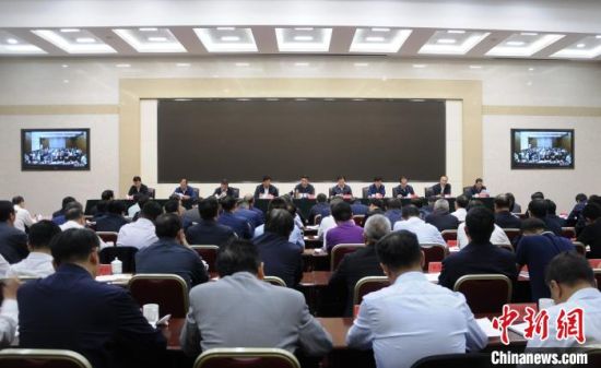  圖為青海省生態(tài)環(huán)境保護警示教育大會現(xiàn)場?！?zhí)砀！z 　　