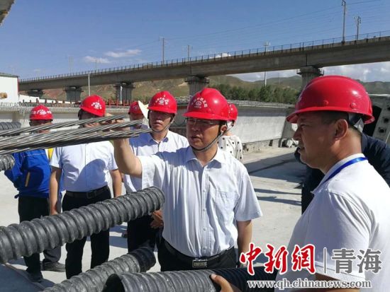 圖為生態(tài)環(huán)保專項督查現(xiàn)場。 孫舒亞攝