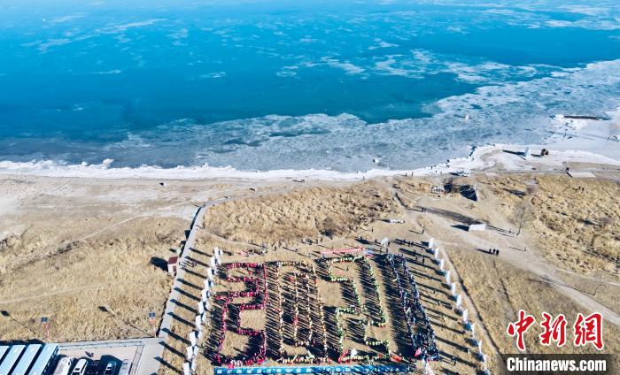 “2021·與愛(ài)相依”迎新年環(huán)保徒步青海湖畔“開走”