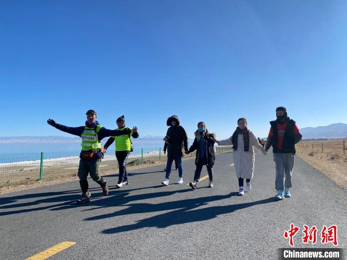 圖為徒步現(xiàn)場(chǎng)。　李江寧 攝