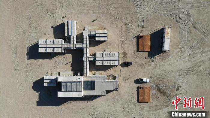 圖為無(wú)人機(jī)航拍火星營(yíng)地。　孫睿 攝