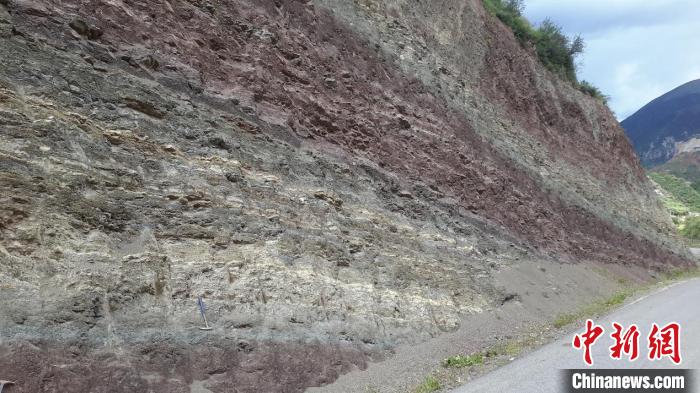 青藏高原東部始新世熱魯盆地的湖相沉積?！≈锌圃呵嗖馗咴?供圖