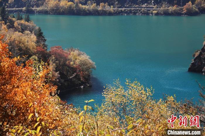 松坪溝風(fēng)光?！⑼?攝