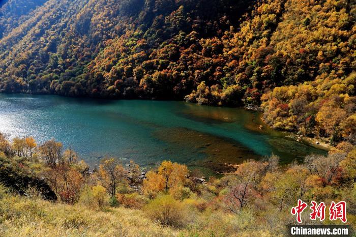 松坪溝風(fēng)光?！『吻搴?攝