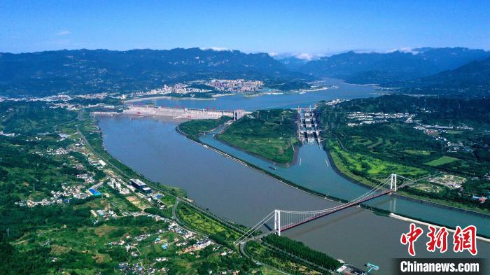 2022年夏季三峽工程為中下游補(bǔ)水。(資料圖) 湯偉 攝