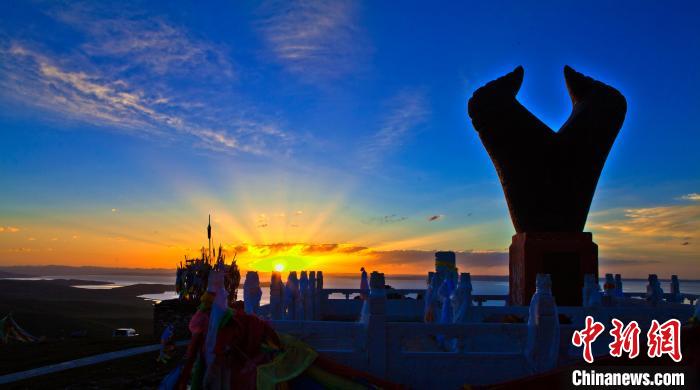 資料圖為果洛州境內(nèi)的黃河源頭牛頭碑。　果洛州委宣傳部供圖