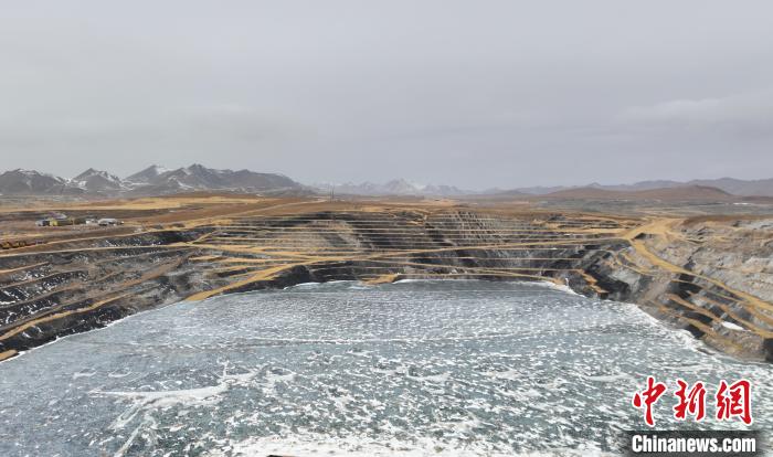 航拍圖為青海省海西蒙古族藏族自治州天峻縣木里礦區(qū)?！●R銘言 攝