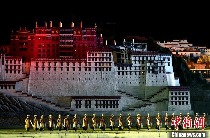 3月17日，西藏拉薩，《文成公主》大型史詩劇演出現(xiàn)場?！±盍?攝