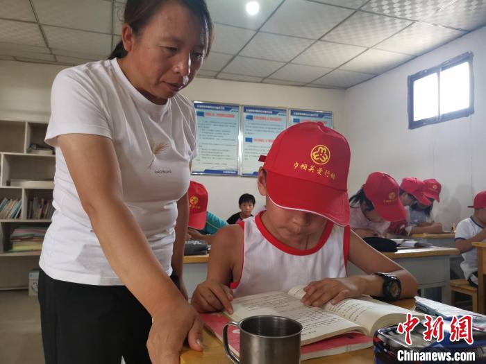 甘肅鄉(xiāng)村巾幗標兵干一行愛一行：教書、建勞務施工隊成“大拿”