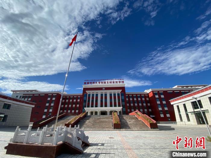 瀾滄江畔開(kāi)出“教育格?；ā保含F(xiàn)代教育和生態(tài)教育并重