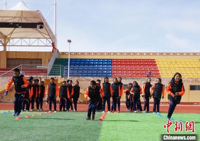 圖為孩子們正在進(jìn)行訓(xùn)練?！●R銘言 攝