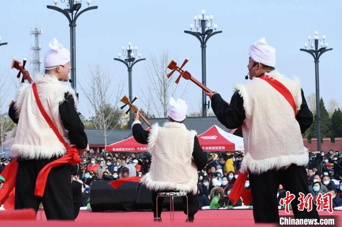 圖為陜北說書展演?！×赫赵?攝