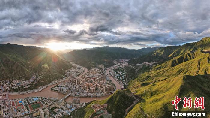 西藏昌都市3.84萬戶、19.46萬貧困人口全部脫貧