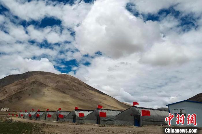 圖為西藏康馬縣的高原溫室大棚。　劉建軍 攝