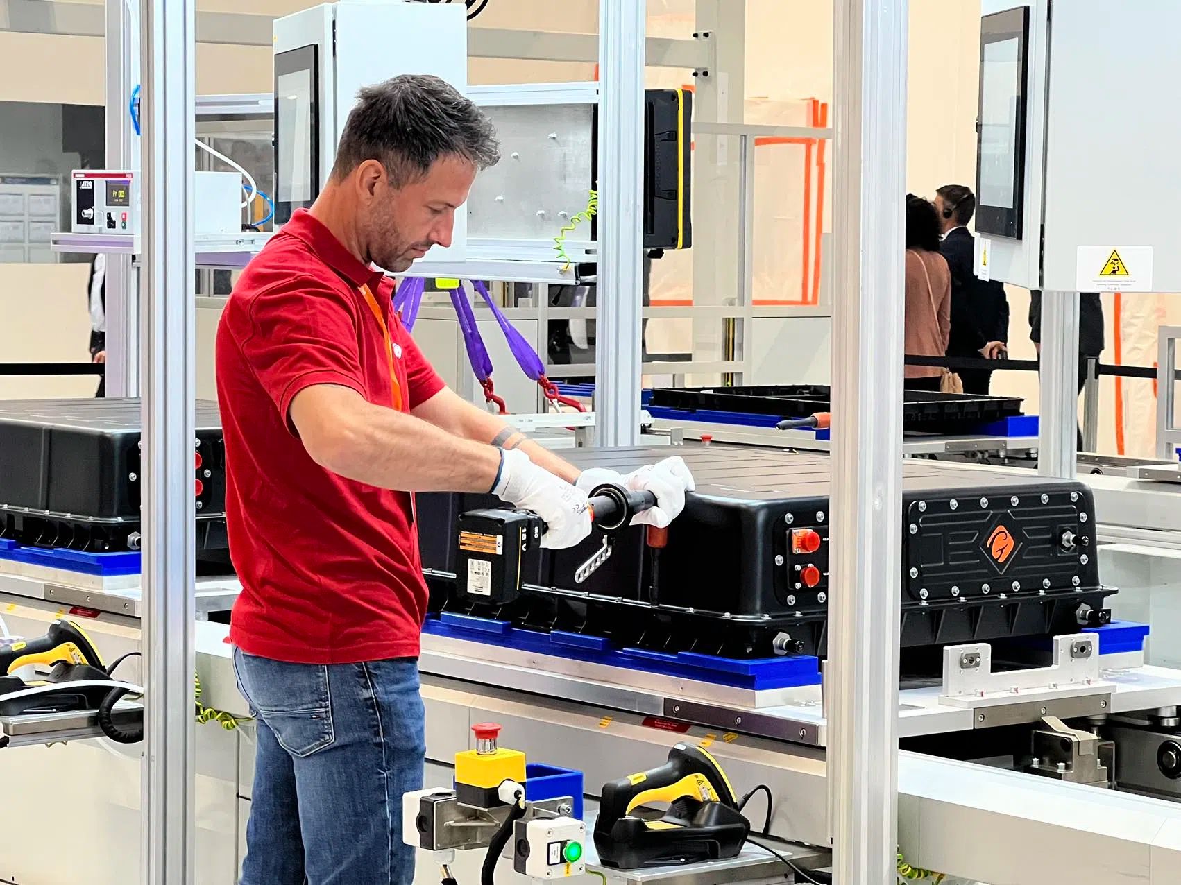 2023年9月國(guó)軒高科哥廷根工廠首款電池產(chǎn)品線投產(chǎn)。人民網(wǎng)記者 李強(qiáng)攝