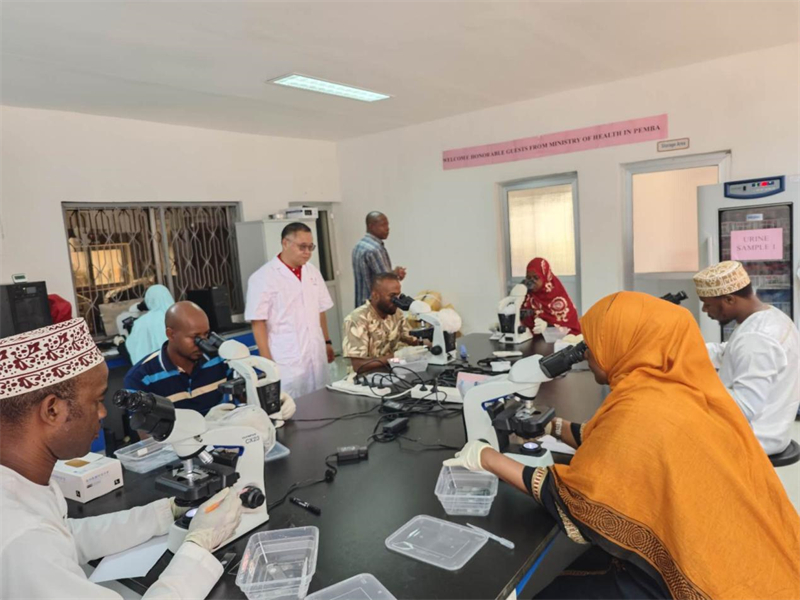 實驗室操作培訓現(xiàn)場。徐張懿攝。（專家組供圖）