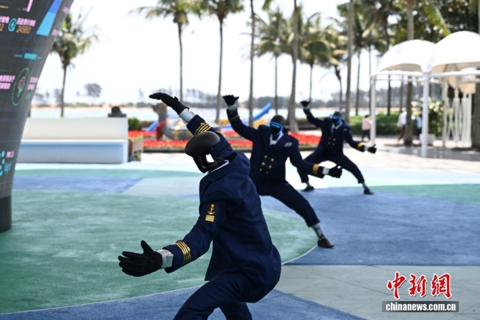 3月24日，海南博鰲，機(jī)器人進(jìn)行舞蹈表演。博鰲亞洲論壇2026年年會(huì)于3月24日至27日在海南博鰲舉行。<a target='_blank' href='/'><p  align=