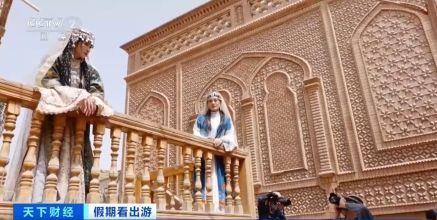 “春晚同款”變“爆款”！古城旅拍熱帶動(dòng)民族服飾銷(xiāo)售