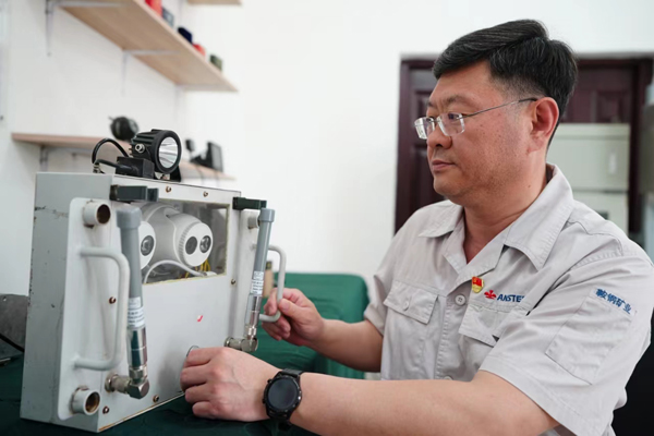 工作中的馬連成。受訪者供圖