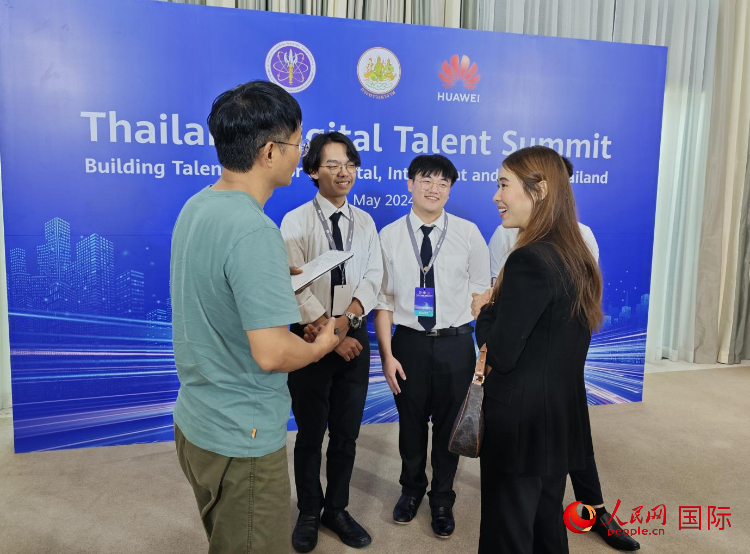 泰國國立法政大學(xué)學(xué)生接受本網(wǎng)采訪。李映民攝