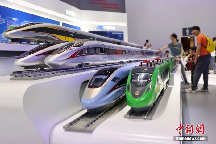 7月13日，第二十六屆北京科博會(huì)在北京國(guó)家會(huì)議中心開(kāi)幕。圖為復(fù)興號(hào)系列動(dòng)車(chē)組模型。<a target='_blank' href='/'><p  align=