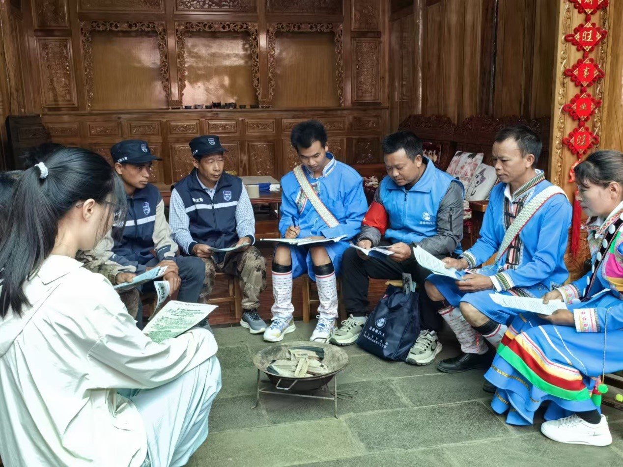 騰沖市猴橋鎮(zhèn)猴橋村國(guó)門(mén)新村舉辦火塘?xí)?。人民網(wǎng)記者 孝金波攝