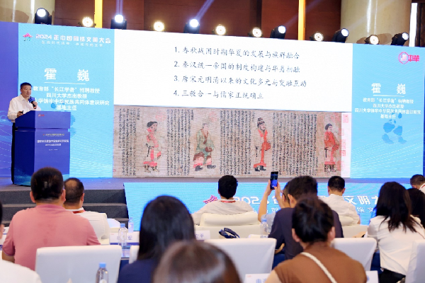 講好中華民族共同體故事，讓網(wǎng)絡(luò)“連心”更“聚心”