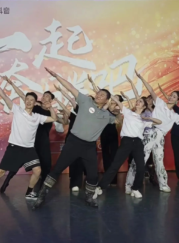 講好中華民族共同體故事，讓網(wǎng)絡(luò)“連心”更“聚心”