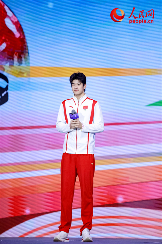 潘展樂分享自己的成長(zhǎng)經(jīng)歷。人民網(wǎng)記者 于凱攝