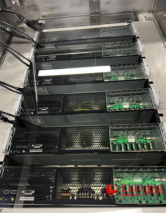 液冷服務(wù)器。人民網(wǎng)記者曾書柔攝