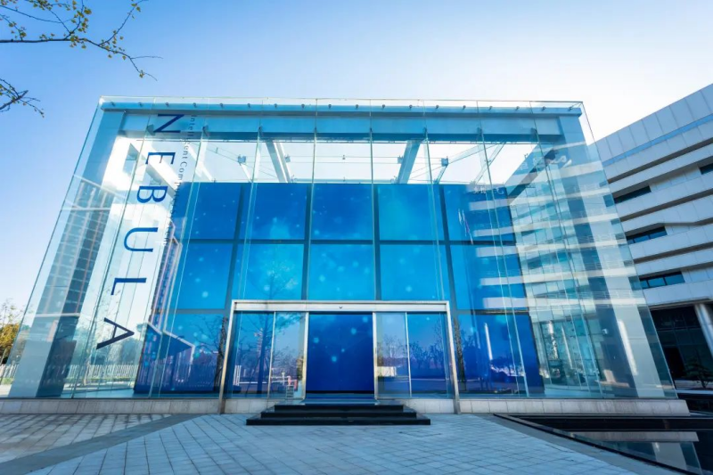 【烏鎮(zhèn)觀潮】加速智慧互聯(lián)，從“枕水烏鎮(zhèn)”駛向“數(shù)字藍(lán)?！? oldsrc=