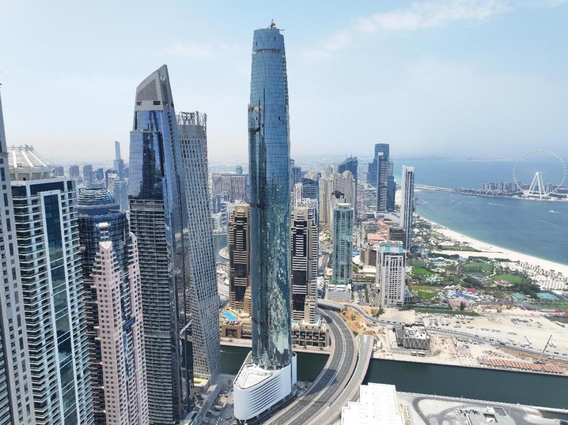圖中最高建筑即為迪拜藍(lán)天酒店。中鐵十八局供圖