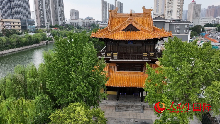 黃樓外觀。人民網(wǎng)記者 余樂攝