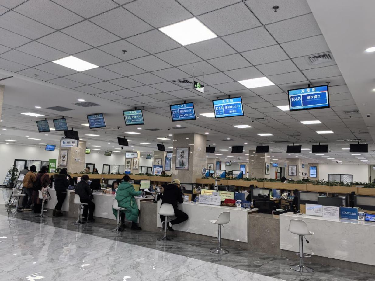 沈陽市蘇家屯區(qū)創(chuàng)新推出全程網(wǎng)辦、網(wǎng)上申辦+材料郵寄等多元辦理模式，打破傳統(tǒng)政務(wù)服務(wù)的時空限制。蘇家屯區(qū)委宣傳部供圖